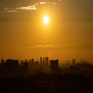 福州主城区出现首个30℃夜温 今日继续发布高温橙色预警