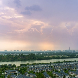福州今起三天多雷雨 雨水压制下高温将缓解