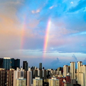 福州天空惊现超大彩虹