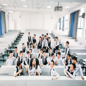 为何说藏医药学诞生于“百家争鸣”?——专访青海大学藏医学院院长李先加