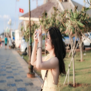网络主播为赚流量造假摆拍视频已有多人被拘