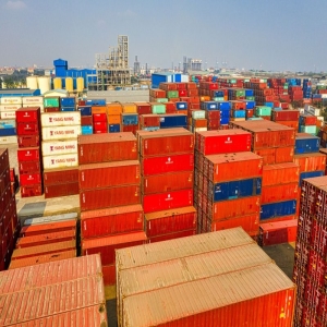 1-7月我国出料加工贸易进出口值34.7