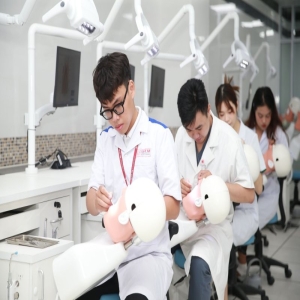 医师节致敬新时代“最可爱的人”