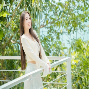 杨幂深夜晒十八宫格美照，与刘恺威离婚后却