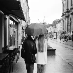 IT男偶遇咖啡馆女店长，雨天停电引发都市浪漫邂逅