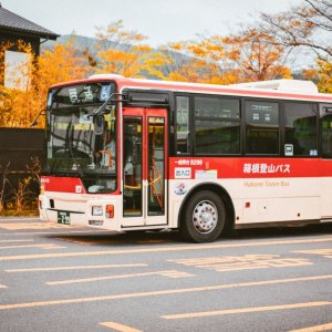 福州首趟定制化响应型公交试运营 像打网约车一样约公交