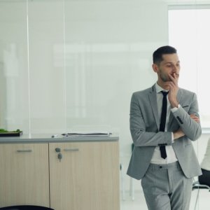 下班回家搞副业到底行不行？的职场人员正从事兼职