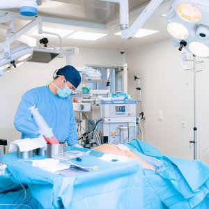 新乡市高新区引进有实力的商业体和医院？