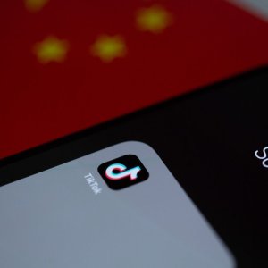 2024年时尚女子东京街头短视频惊艳全球