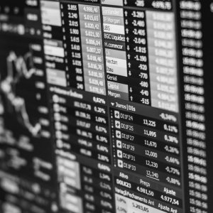 法国巴黎股市CAC40指数首次突破8000点创历史新高