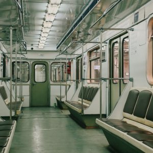 纽约地铁男子点燃易燃液体泼洒致另一男子严重烧伤
