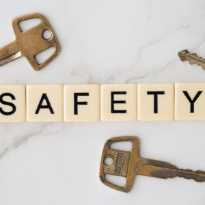 拜登与泽连斯基签署十年双边安全协议，美国重申支持乌克兰捍卫主权和领土完整
