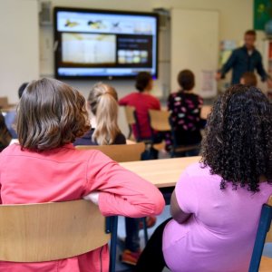教育部严控中小学考试频次，网友看法不一，你怎么看？